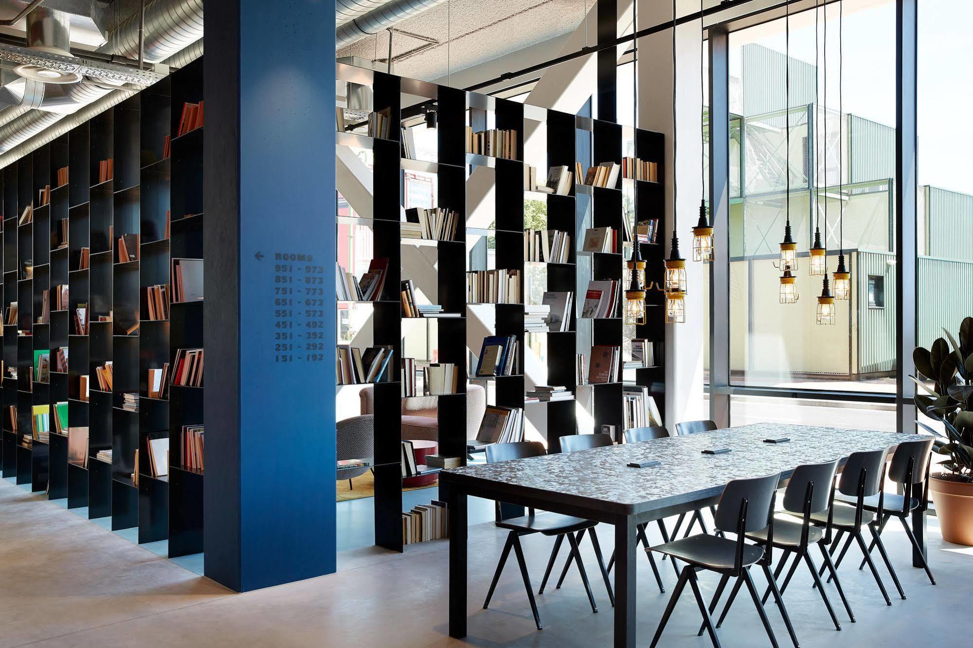 The Social Hub 3*